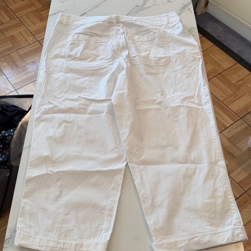 Style and Co White Cropped Pants, size 6. - Picture 7 of 7